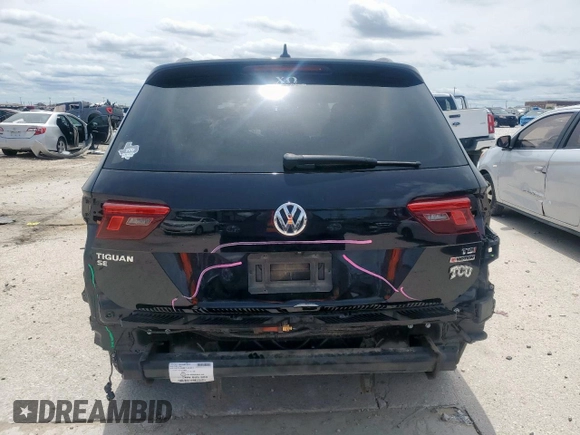 2018 Volkswagen Tiguan SEL with VIN 3VV2B7AX6JM017523, listed as a Copart auction lot 56386545 with 42,620 mi miles and Salvage title. Bid and sale history available at DreamBid. Image 6.