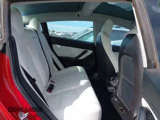 2020 Tesla Model 3 Long Range z VIN 5YJ3E1EB1LF668197, wystawiony jako IAAI lot #40551873 z przebiegiem 94 233 mil mil oraz . Historia ofert i sprzedaży dostępna na DreamBid. Obrazek 8.