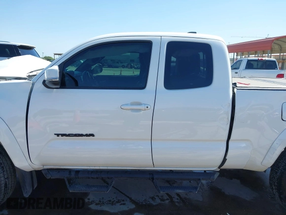 2023 Toyota Tacoma SR z VIN 3TYRZ5CN5PT034397, wystawiony jako IAAI lot #42055222 z przebiegiem 39 144 mil mil oraz . Historia ofert i sprzedaży dostępna na DreamBid. Obrazek 15.