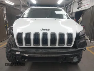 2015 Jeep Cherokee Trailhawk with VIN 1C4PJMBS1FW665500, listed as a IAAI auction lot 42068268 with 127,246 mi miles. Bid and sale history available at carsss.com. Image 13.