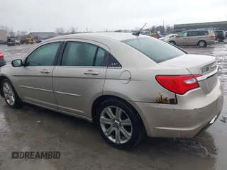 2013 Chrysler 200 Touring with VIN 1C3CCBBB3DN639114, listed as a IAAI auction lot 41891932 with 196,693 mi miles. Bid and sale history available at carsss.com. Image 14.