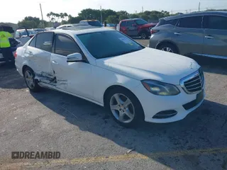 2014 Mercedes-Benz E-Class E 350 Luxury with VIN WDDHF8JB5EB073298, listed as a IAAI auction lot 41899510 with 132,548 mi miles. Bid and sale history available at carsss.com. Image 1.