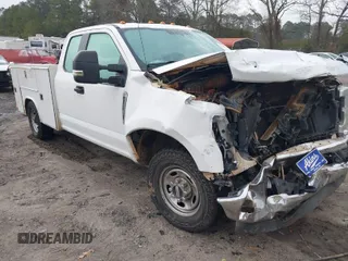 2017 Ford F-250 XL z VIN 1FD7X2A60HEC65973, wystawiony jako IAAI lot #41190935 z przebiegiem 202 195 mil mil oraz . Historia ofert i sprzedaży dostępna na DreamBid. Obrazek 1.