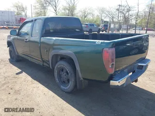 2005 Chevrolet Colorado LS Z71 with VIN 1GCDT196758259387, listed as a IAAI auction lot 42091389 with 191,802 mi miles. Bid and sale history available at carsss.com. Image 3.