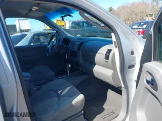 2007 Nissan Frontier SE with VIN 1N6AD09W97C423696, listed as a IAAI auction lot 42010577 with 117,096 mi miles. Bid and sale history available at carsss.com. Image 5.
