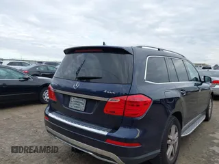 2015 Mercedes-Benz GL-Class GL 450 with VIN 4JGDF6EE9FA513009, listed as a IAAI auction lot 41311164 with 121,185 mi miles. Bid and sale history available at carsss.com. Image 4.