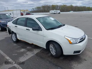 2009 Ford Focus SE z VIN 1FAHP35N29W227999, wystawiony jako IAAI lot #42033318 z przebiegiem 62 639 mil mil oraz . Historia ofert i sprzedaży dostępna na DreamBid. Obrazek 1.