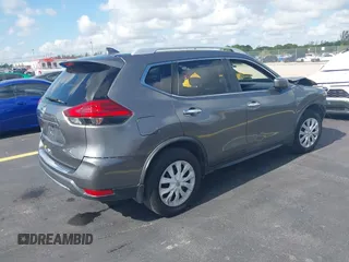 2017 Nissan Rogue SV z VIN JN8AT2MT0HW388730, wystawiony jako IAAI lot #42289935 z przebiegiem 124 943 mil mil oraz . Historia ofert i sprzedaży dostępna na DreamBid. Obrazek 4.