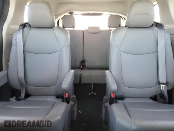 2021 Toyota Sienna XLE z VIN 5TDJRKEC8MS058563, wystawiony jako Copart lot #56932015 z przebiegiem 57 319 mil mil oraz Szkoda całkowita • Salvage title. Historia ofert i sprzedaży dostępna na DreamBid. Obrazek 10.