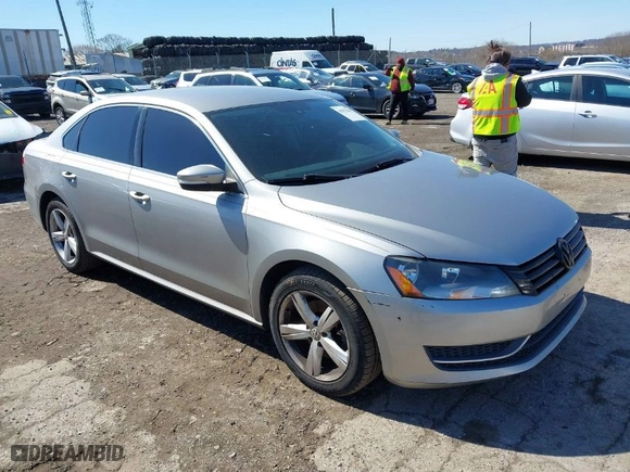 2014 Volkswagen Passat SE w/Sunroof with VIN 1VWBT7A38EC053078, listed as a IAAI auction lot 41832602 with 173,802 mi miles. Bid and sale history available at carsss.com. Image 1.