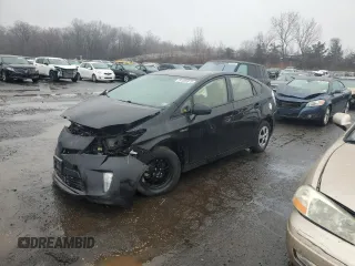 2015 Toyota Prius Four z VIN JTDKN3DU1F1932543, wystawiony jako Copart lot #51225975 z przebiegiem 152 378 mil mil oraz Szkoda całkowita • Salvage title. Historia ofert i sprzedaży dostępna na DreamBid. Obrazek 1.