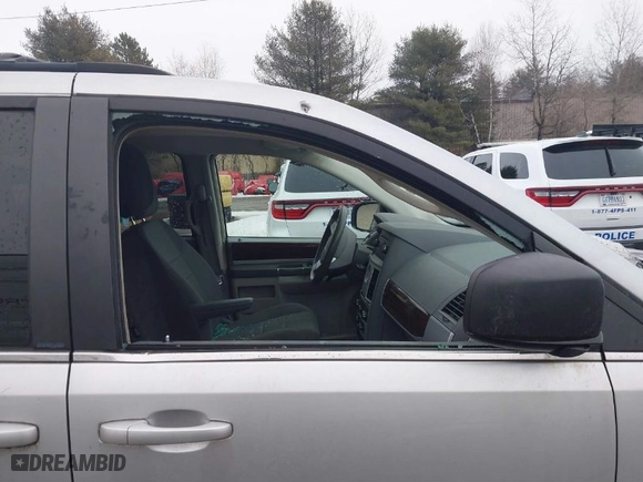2010 Chrysler Town & Country Touring with VIN 2A4RR5D11AR493377, listed as a IAAI auction lot 41659818 with 114,780 mi miles. Bid and sale history available at carsss.com. Image 6.