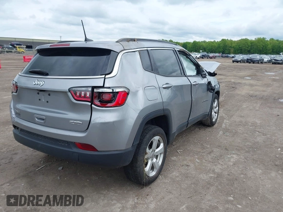 2020 Jeep Compass Latitude z VIN 3C4NJDBB9LT252474, wystawiony jako IAAI lot #42245000 z przebiegiem 62 186 mil mil oraz . Historia ofert i sprzedaży dostępna na DreamBid. Obrazek 4.