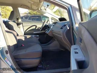 2014 Toyota Prius v Two with VIN JTDZN3EU2EJ006518, listed as a IAAI auction lot 41224398 with 90,907 mi miles. Bid and sale history available at carsss.com. Image 5.