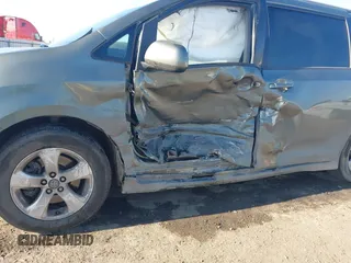 2018 Toyota Sienna LE Auto Access Seat with VIN 5TDKZ3DC5JS932357, listed as a IAAI auction lot 41332285 with 120,559 mi miles. Bid and sale history available at carsss.com. Image 6.