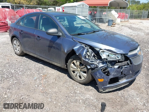 2014 Chevrolet Cruze LS z VIN 1G1PA5SH0E7299802, wystawiony jako IAAI lot #42023378 z przebiegiem 228 763 mil mil oraz . Historia ofert i sprzedaży dostępna na DreamBid. Obrazek 1.