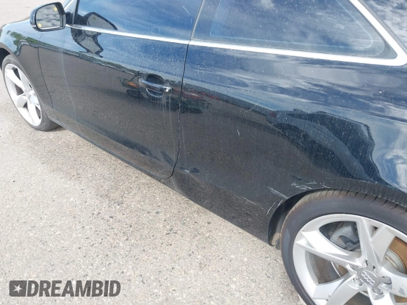 2010 Audi A5 Premium Plus с VIN WAULFAFR2AA069370, выставлен на аукционе IAAI как лот 42301018 с пробегом 114 526 миль миль и . История ставок и продаж доступна на DreamBid. Изображение 6.