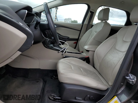 2016 Ford Focus Electric z VIN 1FADP3R45GL221550, wystawiony jako Copart lot #43874655 z przebiegiem 70 651 mil mil oraz Szkody całkowita. Historia ofert i sprzedaży dostępna na DreamBid. Obrazek 7.