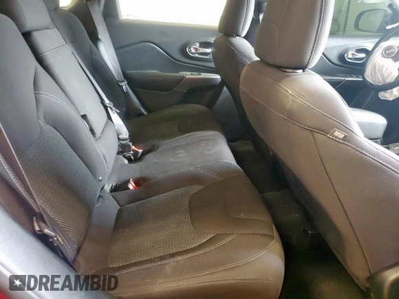 2019 Jeep Cherokee Latitude z VIN 1C4PJLCB5KD297420, wystawiony jako Copart lot #57666925 z przebiegiem 85 640 mil mil oraz Czysty tytuł • Clean title. Historia ofert i sprzedaży dostępna na DreamBid. Obrazek 11.