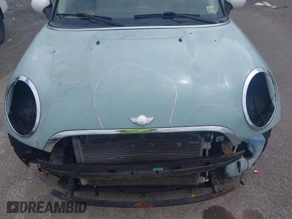2012 MINI Hardtop with VIN WMWSU3C53CT186381, listed as a IAAI auction lot 42713573 with 134,408 mi miles and . Bid and sale history available at DreamBid. Image 6.