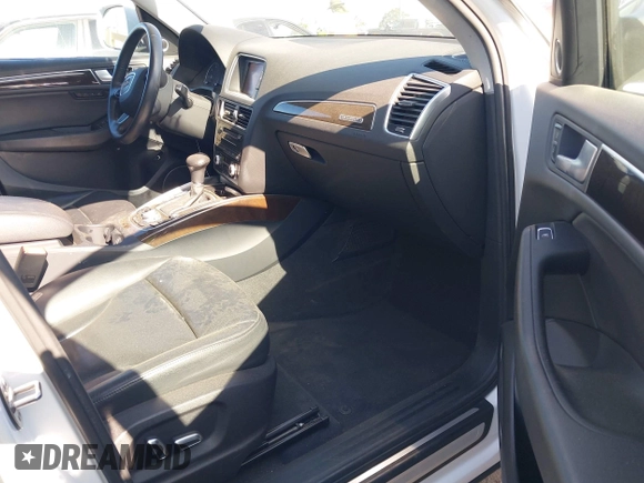 2014 Audi Q5 Premium Plus z VIN WA1CMAFP0EA067186, wystawiony jako IAAI lot #42341367 z przebiegiem 109 463 mil mil oraz . Historia ofert i sprzedaży dostępna na DreamBid. Obrazek 5.