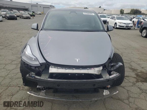 2025 Tesla Model Y Long Range with VIN 7SAYGDED7SF227582, listed as a Copart auction lot 47556595 with 5,340 mi miles and Salvage Title. Bid and sale history available at DreamBid. Image 5.
