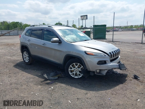 2016 Jeep Cherokee Latitude with VIN 1C4PJMCS2GW267423, listed as a IAAI auction lot 42018980 with 183,941 mi miles. Bid and sale history available at carsss.com. Image 1.