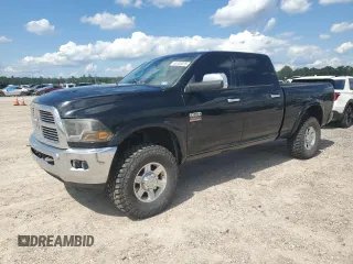 2012 Ram 2500 Laramie z VIN 3C6UD5FL8CG300882, wystawiony jako Copart lot #55700025 z przebiegiem 228 844 mil mil oraz Czysty tytuł • Clean title. Historia ofert i sprzedaży dostępna na DreamBid. Obrazek 1.