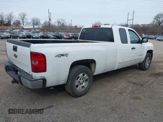 2011 Chevrolet Silverado 1500 LT with VIN 1GCRKSE06BZ186048, listed as a IAAI auction lot 41618521 with 291,361 mi miles and . Bid and sale history available at DreamBid. Image 4.