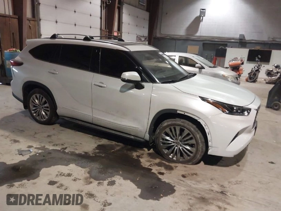 2022 Toyota Highlander Platinum z VIN 5TDFZRBH6NS192150, wystawiony jako IAAI lot #41291531 z przebiegiem 67 474 mil mil oraz . Historia ofert i sprzedaży dostępna na DreamBid. Obrazek 1.