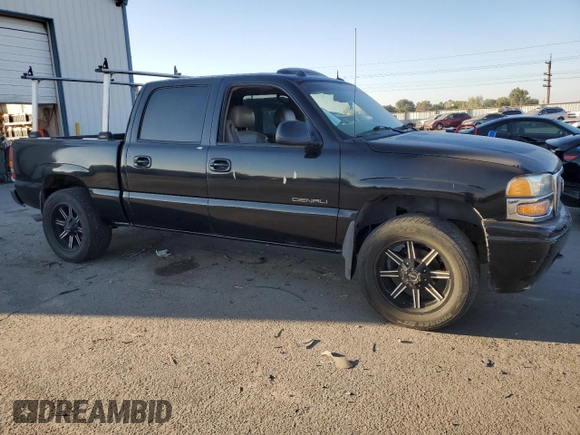 2005 GMC Sierra Denali z VIN 2GTEK63N051303155, wystawiony jako Copart lot #73654884 z przebiegiem Nie podano mil oraz Szkody całkowita. Historia ofert i sprzedaży dostępna na DreamBid. Obrazek 4.