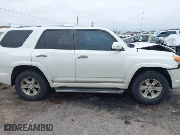 2010 Toyota 4Runner SR5 z VIN JTEZU5JR3A5012665, wystawiony jako IAAI lot #41380625 z przebiegiem 603 729 mil mil oraz . Historia ofert i sprzedaży dostępna na DreamBid. Obrazek 13.