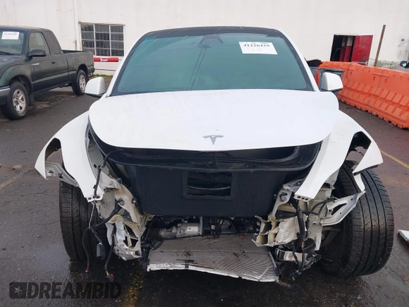 2021 Tesla Model Y Performance z VIN 5YJYGDEF2MF133739, wystawiony jako IAAI lot #41226429 z przebiegiem 58 502 mil mil oraz . Historia ofert i sprzedaży dostępna na DreamBid. Obrazek 6.