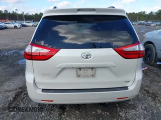 2017 Toyota Sienna XLE Auto Access Seat with VIN 5TDYZ3DC8HS766601, listed as a IAAI auction lot 41232878 with 133,861 mi miles. Bid and sale history available at carsss.com. Image 15.