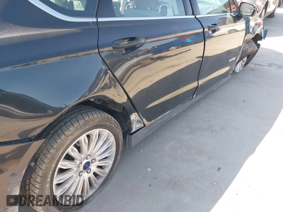 2015 Ford Fusion S Hybrid with VIN 3FA6P0UU9FR106402, listed as a IAAI auction lot 41983961 with 27,122 mi miles. Bid and sale history available at carsss.com. Image 12.