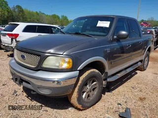 2003 Ford F-150 XLT with VIN 1FTRW08L83KC00394, listed as a IAAI auction lot 41998367 with 235,868 mi miles. Bid and sale history available at carsss.com. Image 2.