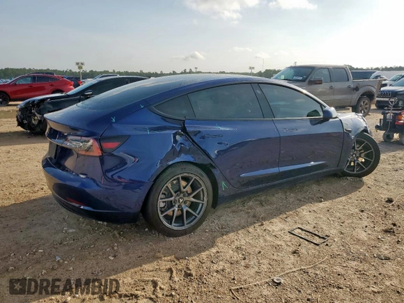 2022 Tesla Model 3 z VIN 5YJ3E1EA2NF343603, wystawiony jako Copart lot #59758095 z przebiegiem 14 965 mil mil oraz Szkoda całkowita • Salvage title. Historia ofert i sprzedaży dostępna na DreamBid. Obrazek 3.