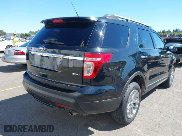 2014 Ford Explorer XLT with VIN 1FM5K8D83EGB11697, listed as a IAAI auction lot 42203447 with 155,027 mi miles and . Bid and sale history available at carsss.com. Image 4.