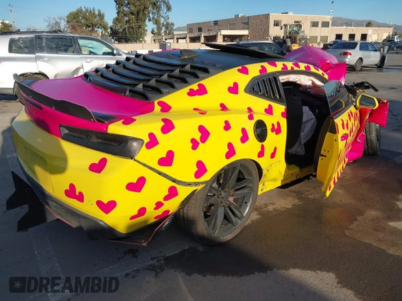 2018 Chevrolet Camaro 1LT z VIN 1G1FB1RS9J0124311, wystawiony jako IAAI lot #41399583 z przebiegiem Nie podano mil oraz . Historia ofert i sprzedaży dostępna na DreamBid. Obrazek 4.