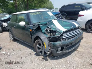 2009 MINI Hardtop z VIN WMWMF33549TU71313, wystawiony jako IAAI lot #42483891 z przebiegiem 122 577 mil mil oraz . Historia ofert i sprzedaży dostępna na DreamBid. Obrazek 6.