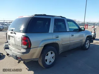 2002 Chevrolet TrailBlazer LS with VIN 1GNDT13S122439749, listed as a IAAI auction lot 41818185 with 165,588 mi miles. Bid and sale history available at carsss.com. Image 4.