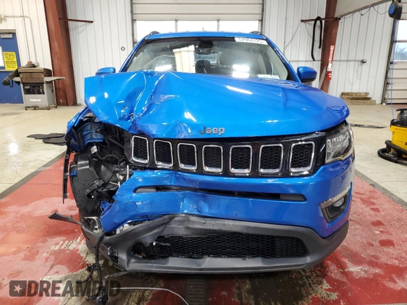 2021 Jeep Compass Latitude z VIN 3C4NJDBB0MT539879, wystawiony jako Copart lot #57964125 z przebiegiem 43 246 mil mil oraz Szkoda całkowita • Salvage title. Historia ofert i sprzedaży dostępna na DreamBid. Obrazek 5.