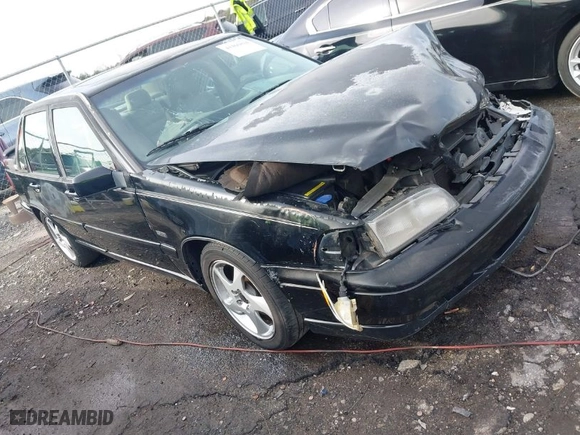 1998 Volvo S70 T5 with VIN YV1LS5371W1488787, listed as a IAAI auction lot 41466894 with 312,048 mi miles. Bid and sale history available at carsss.com. Image 1.