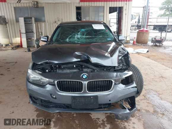 2016 BMW 3 Series 320i z VIN WBA8A9C54GK617747, wystawiony jako IAAI lot #42342518 z przebiegiem Nie podano mil oraz . Historia ofert i sprzedaży dostępna na DreamBid. Obrazek 11.