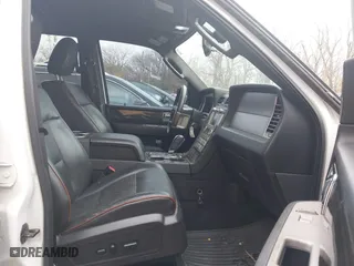 2009 Lincoln Navigator with VIN 5LMFU28519EJ01390, listed as a IAAI auction lot 40950017 with 168,469 mi miles. Bid and sale history available at carsss.com. Image 5.