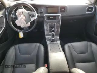 2015 Volvo S60 T5 Drive-E Platinum z VIN YV140MFDXF1302217, wystawiony jako Copart lot #50373865 z przebiegiem Nie podano mil oraz Szkoda całkowita • Salvage title. Historia ofert i sprzedaży dostępna na DreamBid. Obrazek 8.