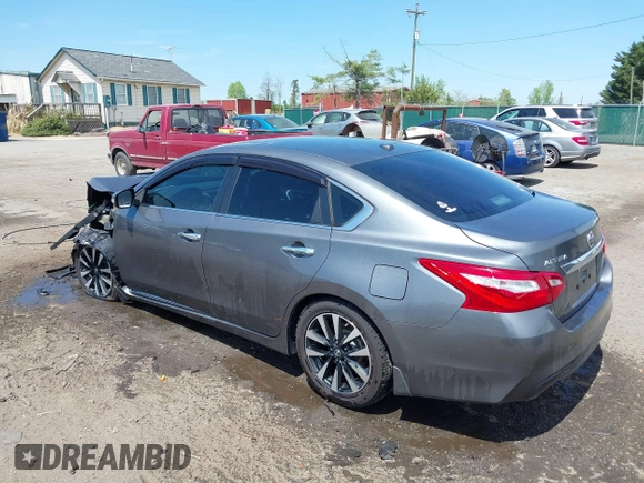 2017 Nissan Altima SV z VIN 1N4AL3AP6HC498990, wystawiony jako IAAI lot #42095268 z przebiegiem 105 253 mil mil oraz . Historia ofert i sprzedaży dostępna na DreamBid. Obrazek 3.