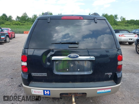 2006 Ford Explorer Eddie Bauer z VIN 1FMEU74806UA38750, wystawiony jako IAAI lot #42684165 z przebiegiem 140 550 mil mil oraz . Historia ofert i sprzedaży dostępna na DreamBid. Obrazek 16.