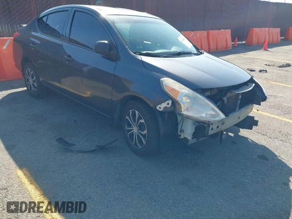 2015 Nissan Versa S Plus with VIN 3N1CN7AP9FL809885, listed as a IAAI auction lot 41969634 with 111,715 mi miles. Bid and sale history available at carsss.com. Image 1.