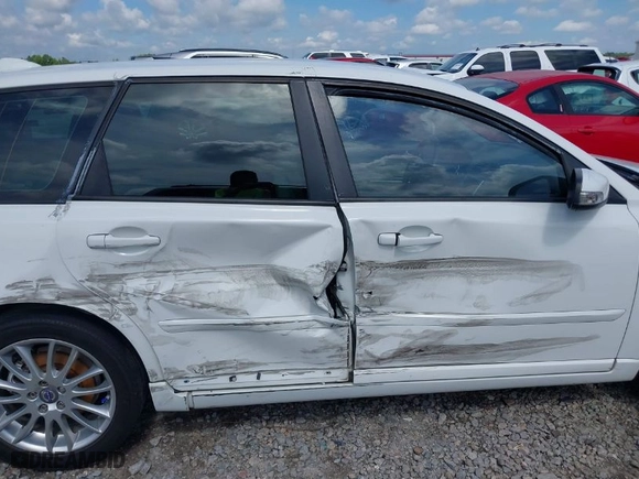 2010 Volvo V50 with VIN YV1382MW1A2553319, listed as a IAAI auction lot 39823937 with 317,330 mi miles. Bid and sale history available at carsss.com. Image 6.